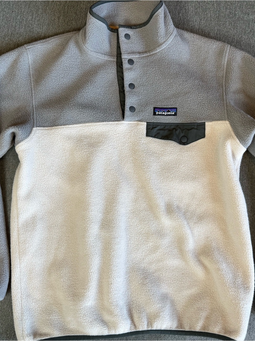 Patagonia Men’s Two-Tone Gray and Cream Zip-Up Fleece Pullover